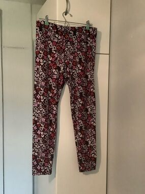 No Boundaries Floral Print Leggings in Pink, Black & White
